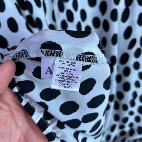 Ann Taylor LOFT Womens Blouse White Black Spots Polka Dot VNeck Tank Flowy M - Picture 7 of 10